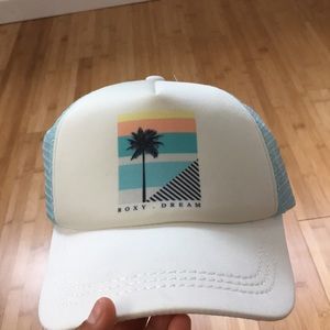 Roxy hat never worn(only to take the second pic)